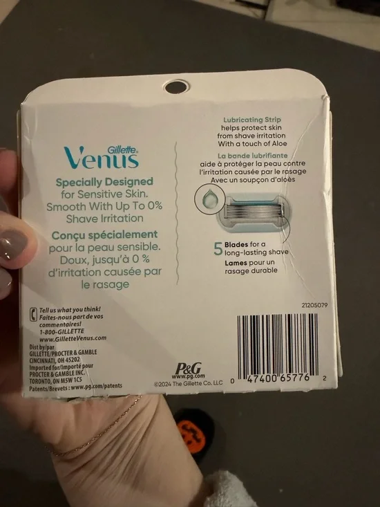 Venus Sensitive Razor Cartridges - Picture 2 of 4